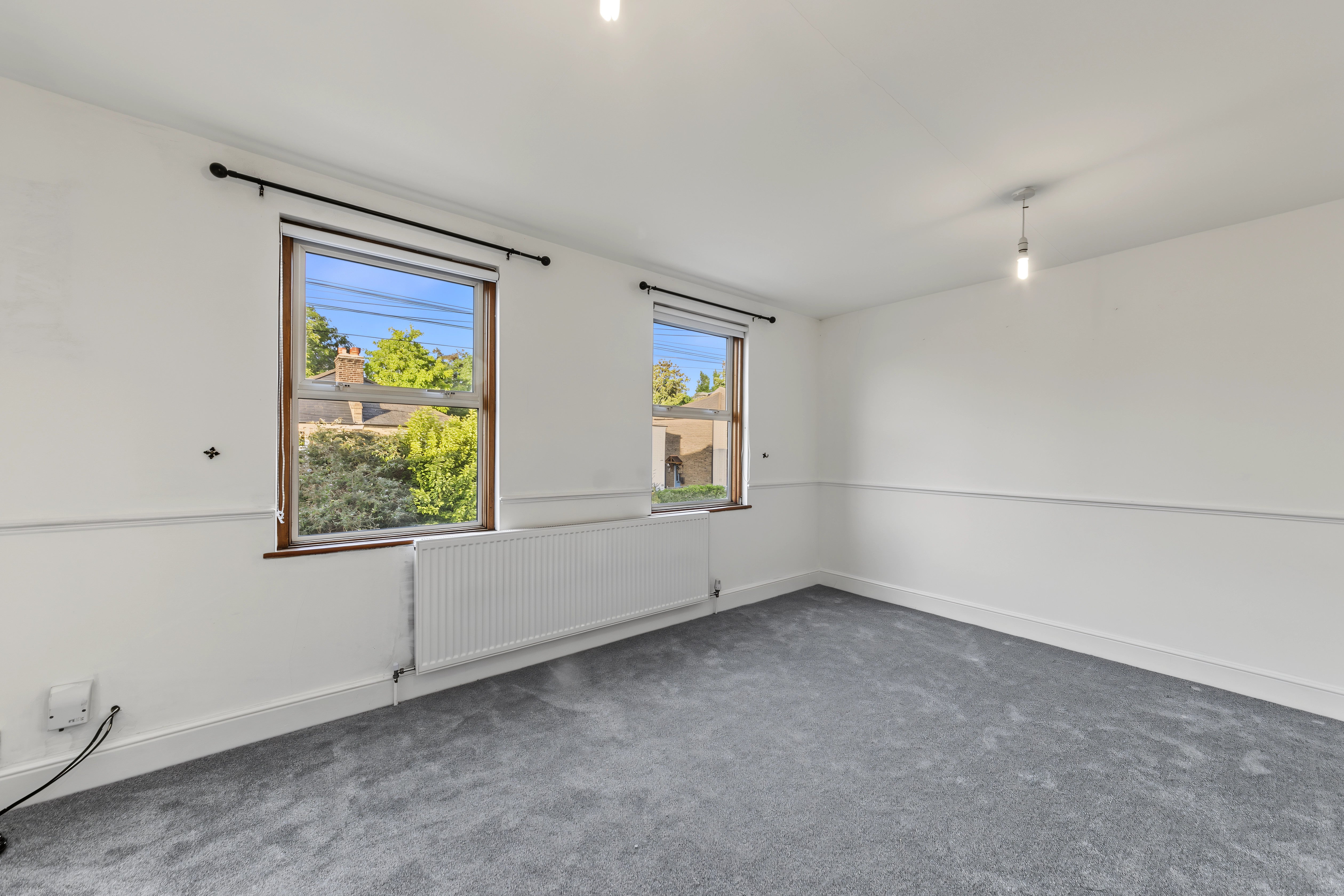 Flat Wellfield Road in Greater London