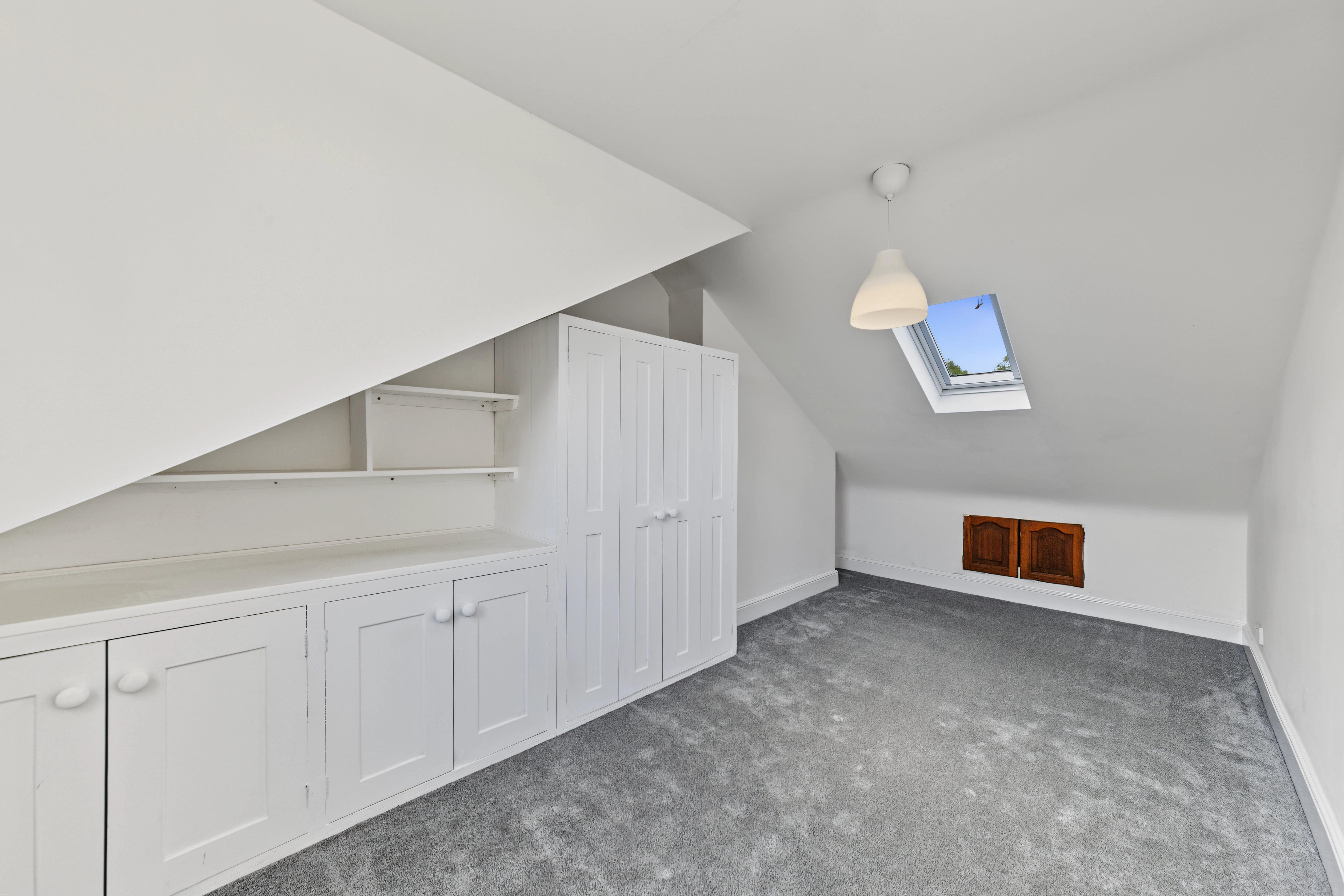 Flat Wellfield Road in Greater London