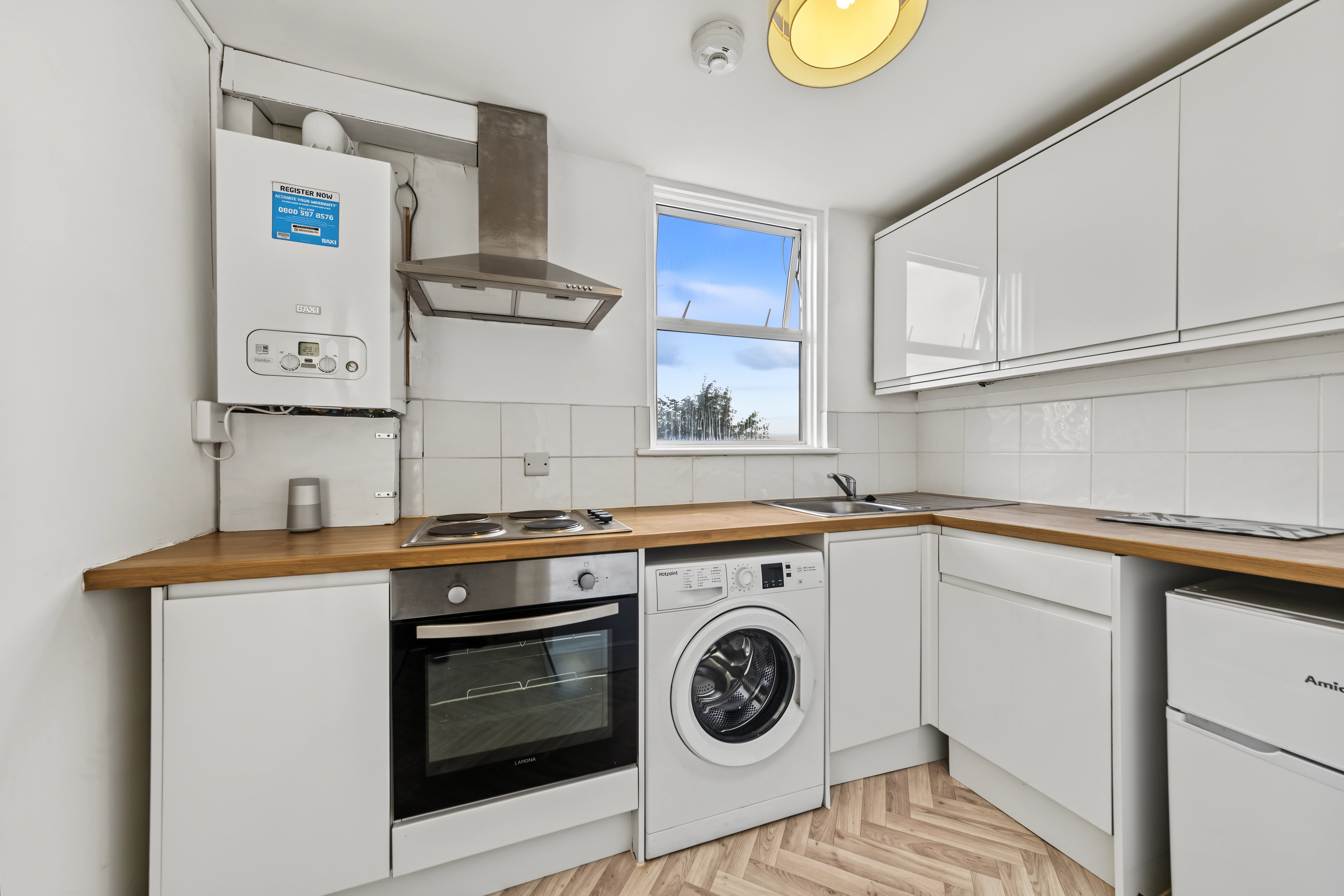 Flat Wellfield Road in Greater London
