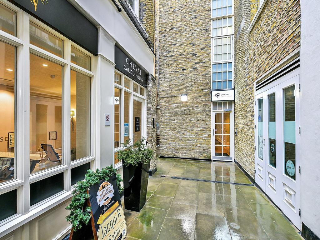 Flat Bow Lane in City of London