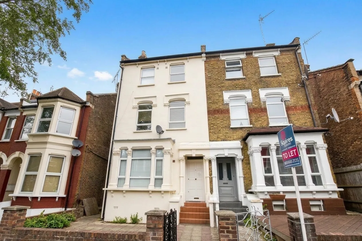 Flat Dollis Road in Greater London