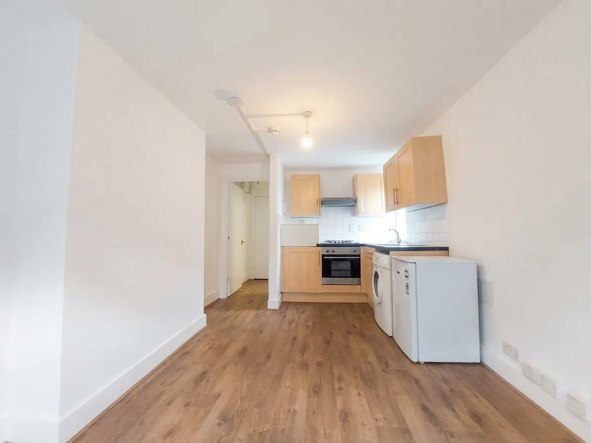 Flat Dollis Road in Greater London
