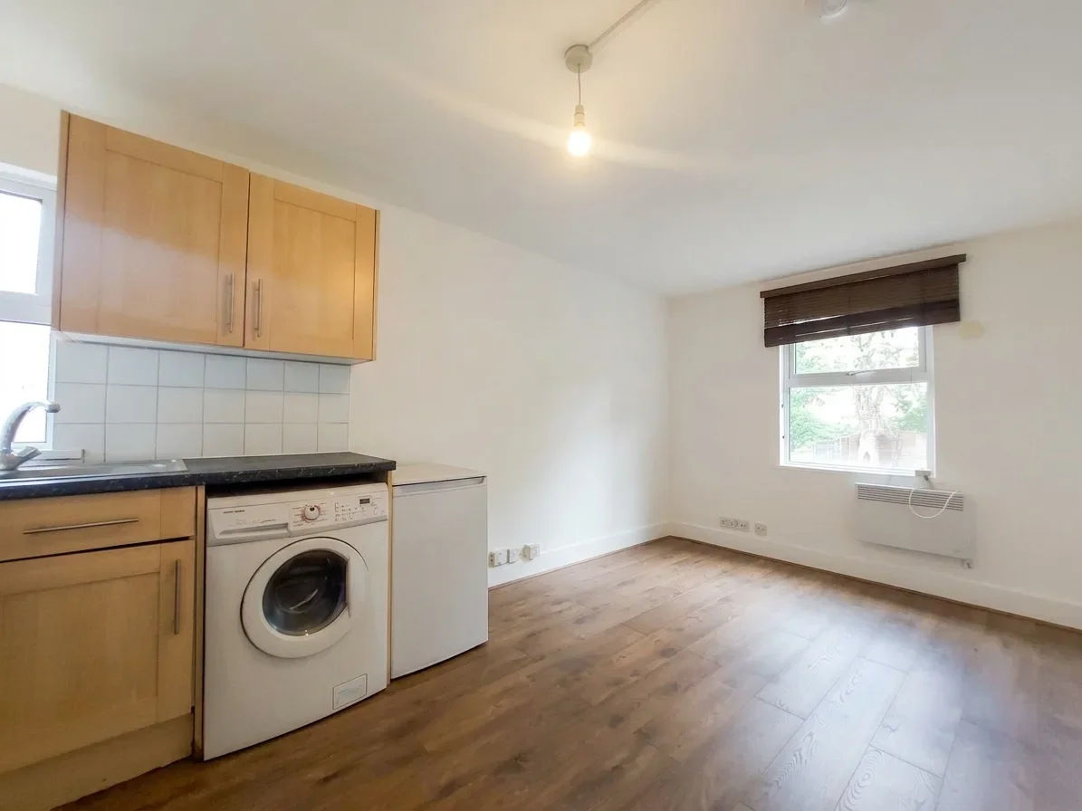 Flat Dollis Road in Greater London