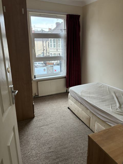 Room Hayward Road in Bristol