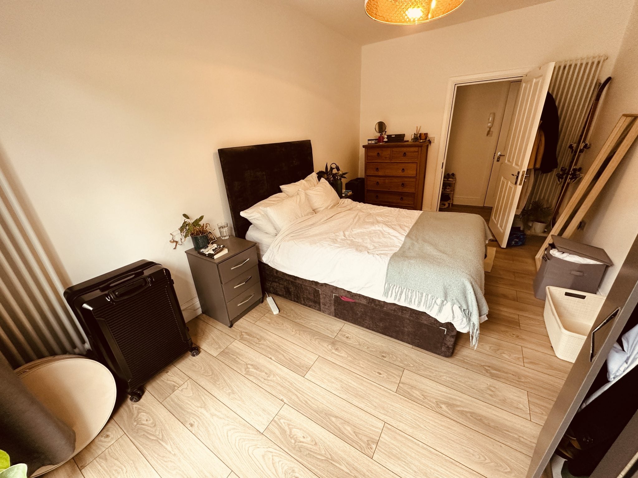 Flat Harberton Road in Greater London