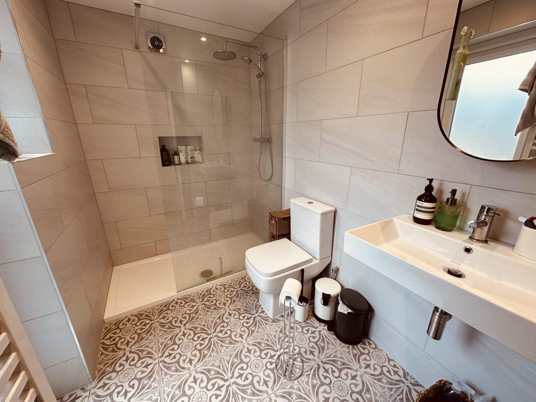 Flat Harberton Road in Greater London