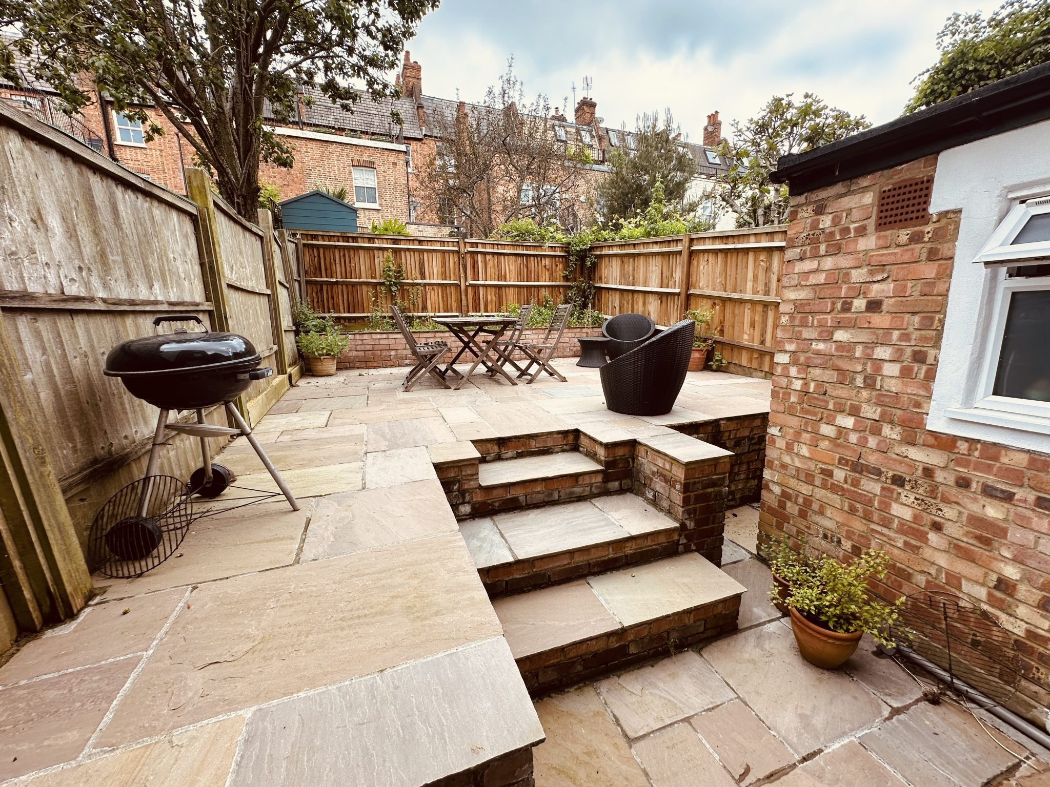 Flat Harberton Road in Greater London
