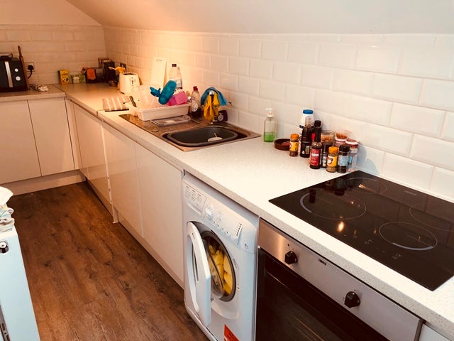 Room Harberton Road in Greater London