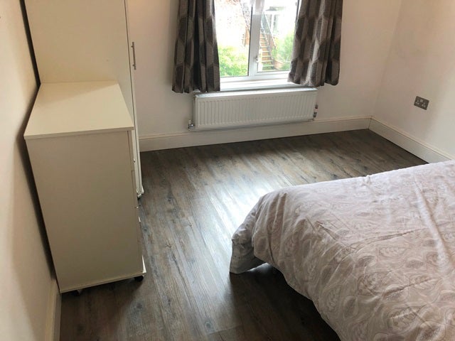 Room Harberton Road in Greater London