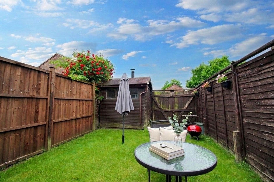 House Aldenham Drive in Greater London
