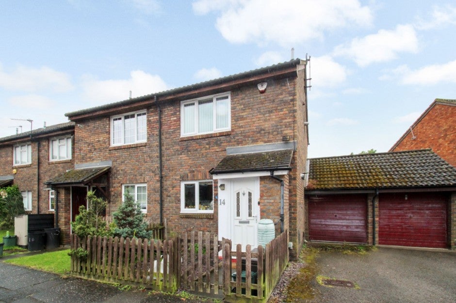 House Aldenham Drive in Greater London