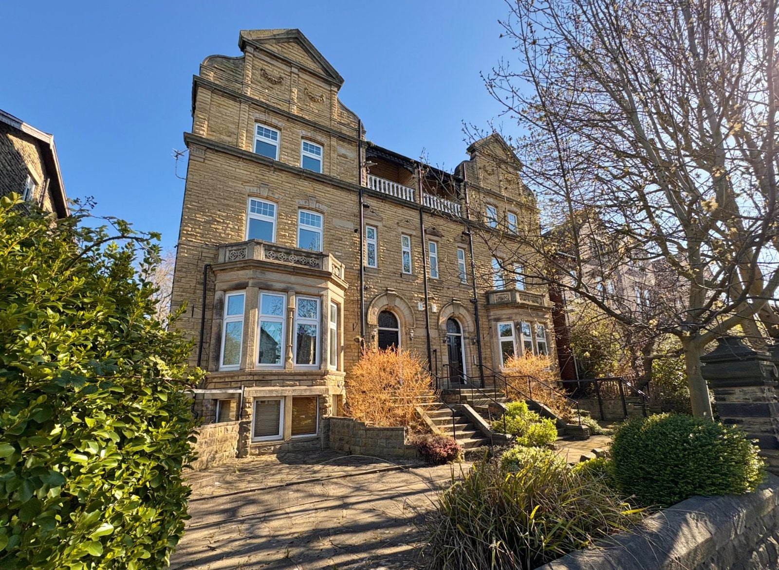 Flat Cardigan Road in Leeds