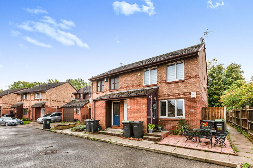Flat Maypole Road in Gravesham