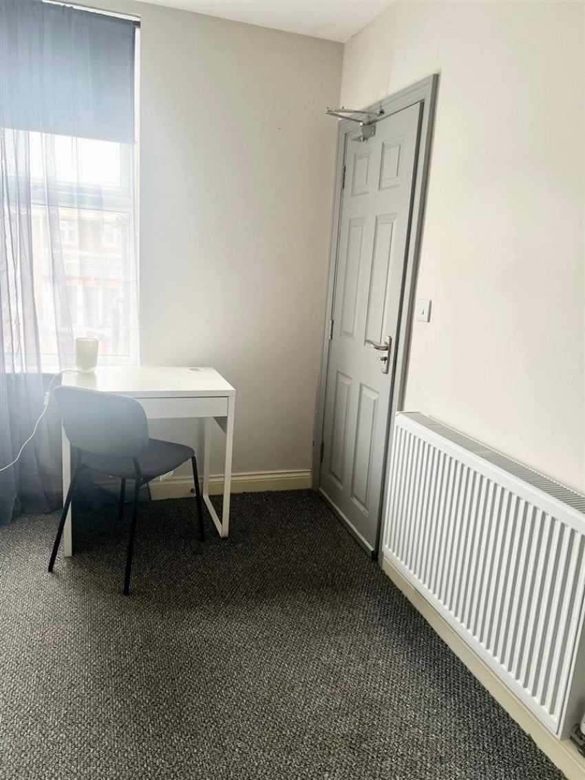 Flat Mersey Road in Widnes