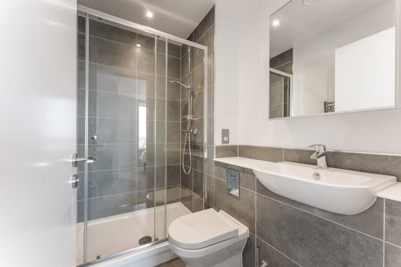 Room Norah Smyth Road in Greater London