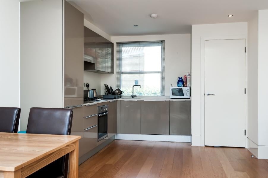 Flat Queenstown Road in Greater London