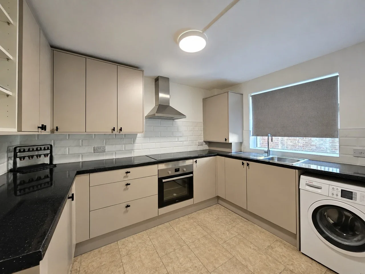 Flat Richmond Court in Luton