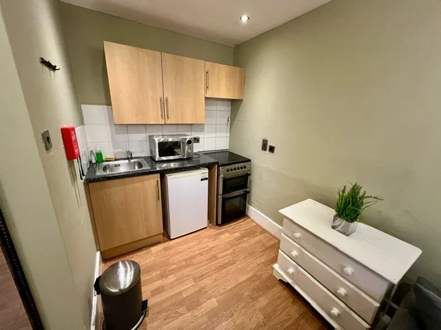 Flat Clanricarde Gardens in Greater London