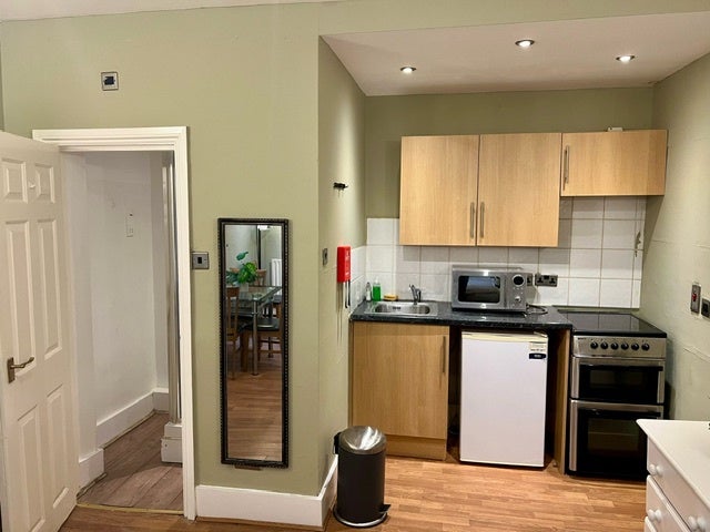 Flat Clanricarde Gardens in Greater London