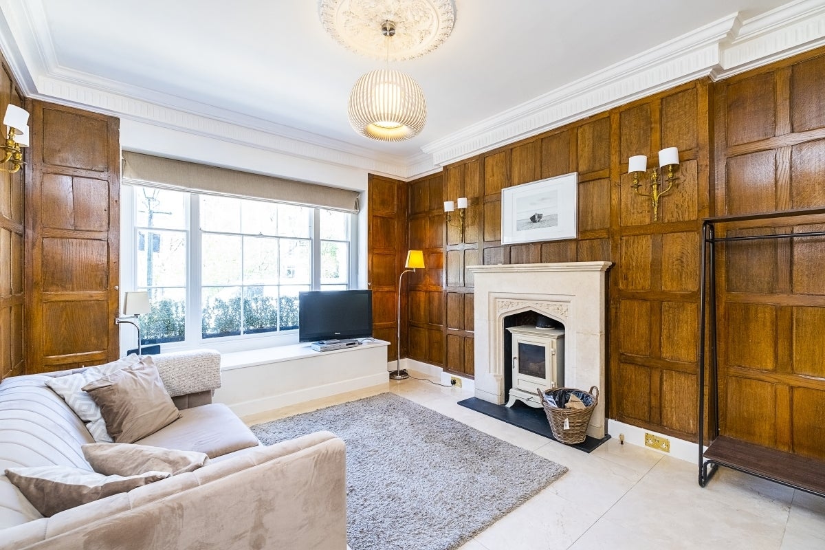 Flat Brompton Square in Greater London