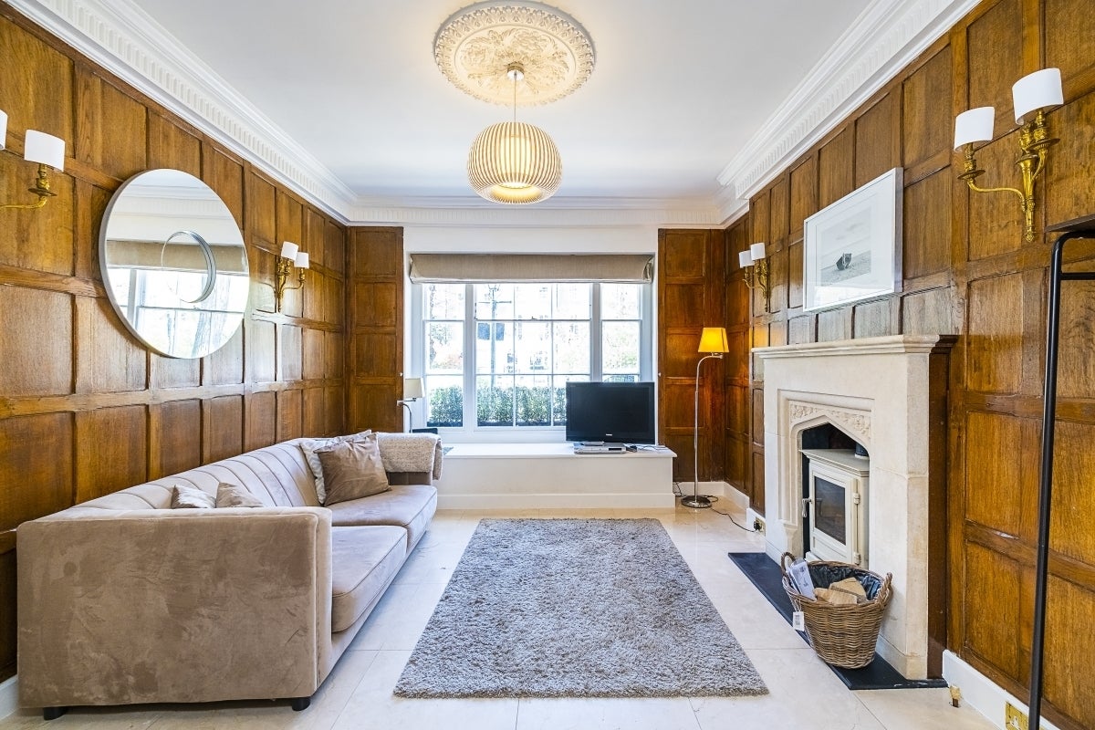 Flat Brompton Square in Greater London