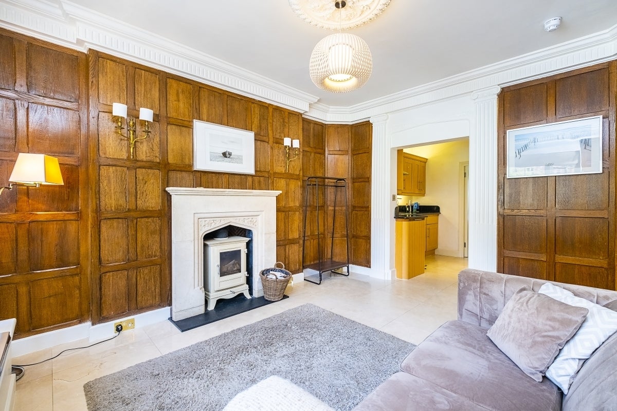 Flat Brompton Square in Greater London
