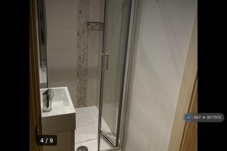 Room Chartwell Drive in Luton