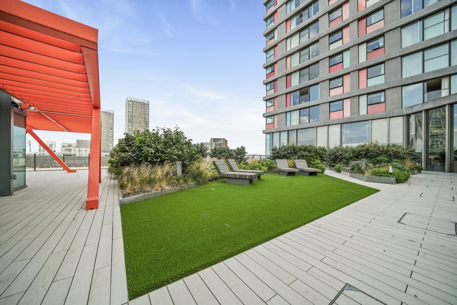 Flat Anthems Way in Greater London