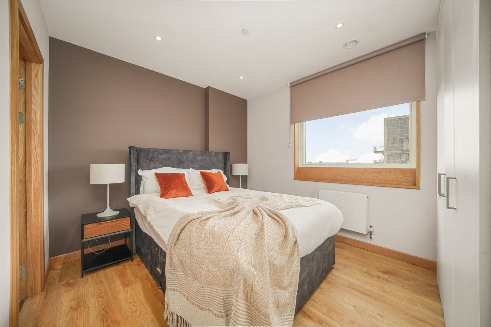 Flat Anthems Way in Greater London