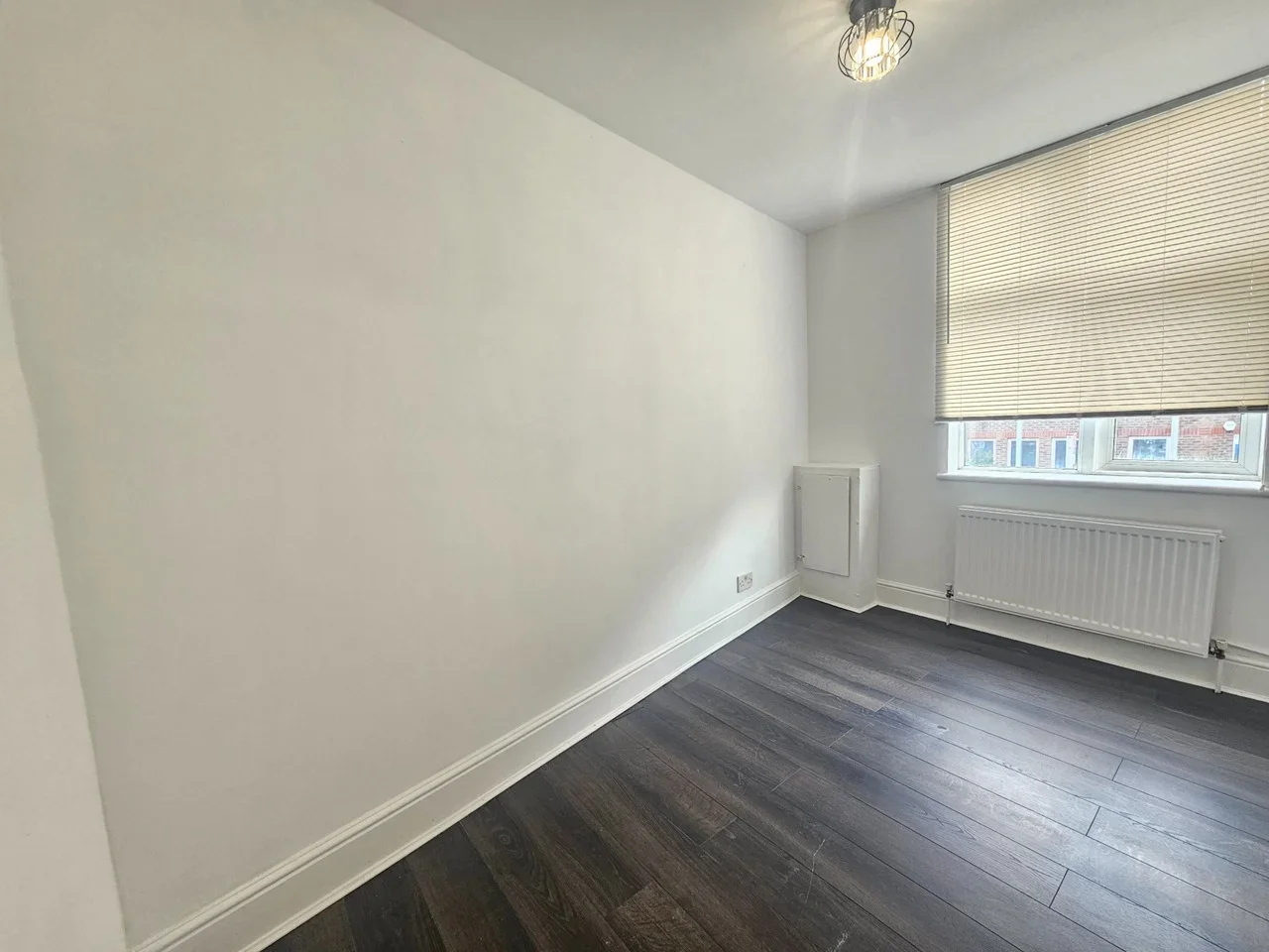 Flat Upper High Street in Epsom and Ewell