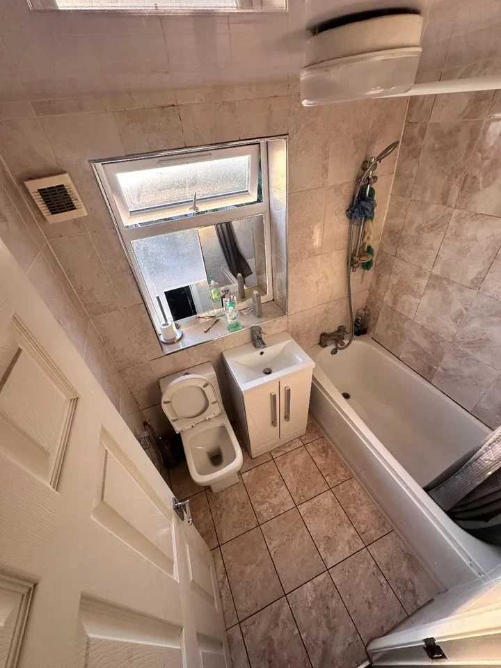 Room Selan Gardens in Greater London