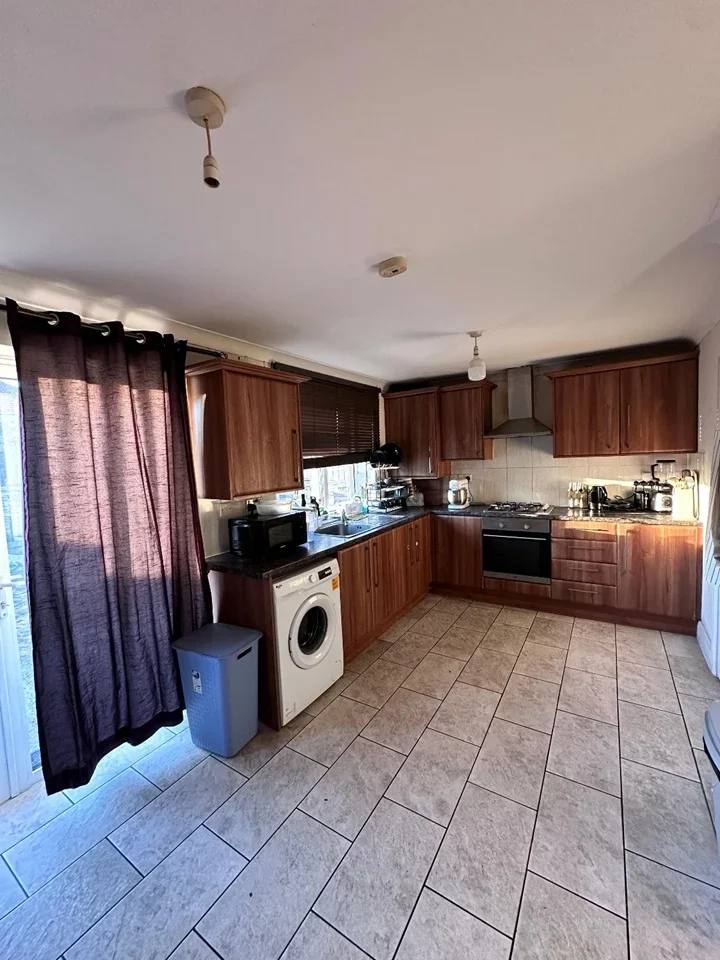Room Selan Gardens in Greater London