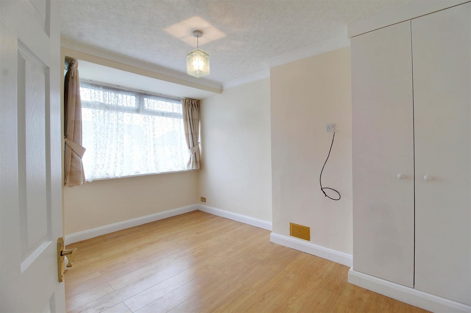 House Cambridge Drive in Hertsmere
