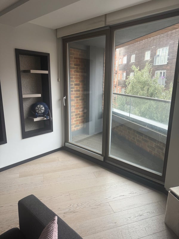 Room Holmes Road in Greater London