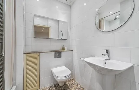 Flat Lancaster Court in Greater London