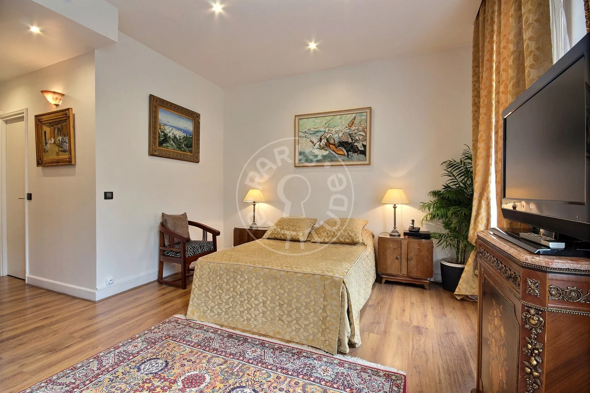Appartement Rue du Colisée à Paris