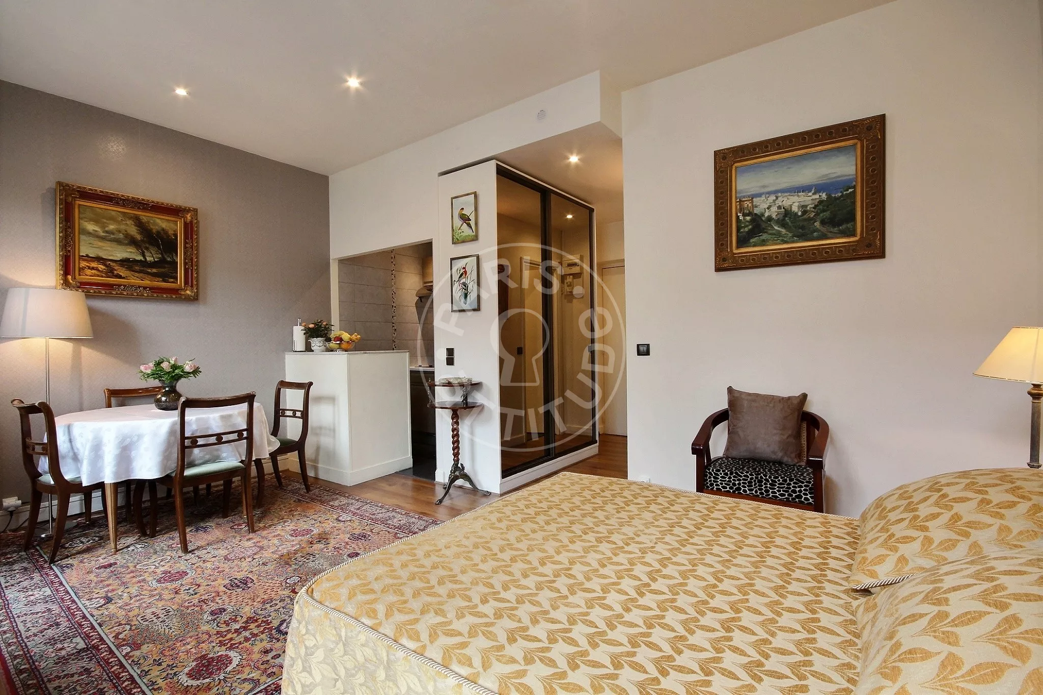 Appartement Rue du Colisée à Paris