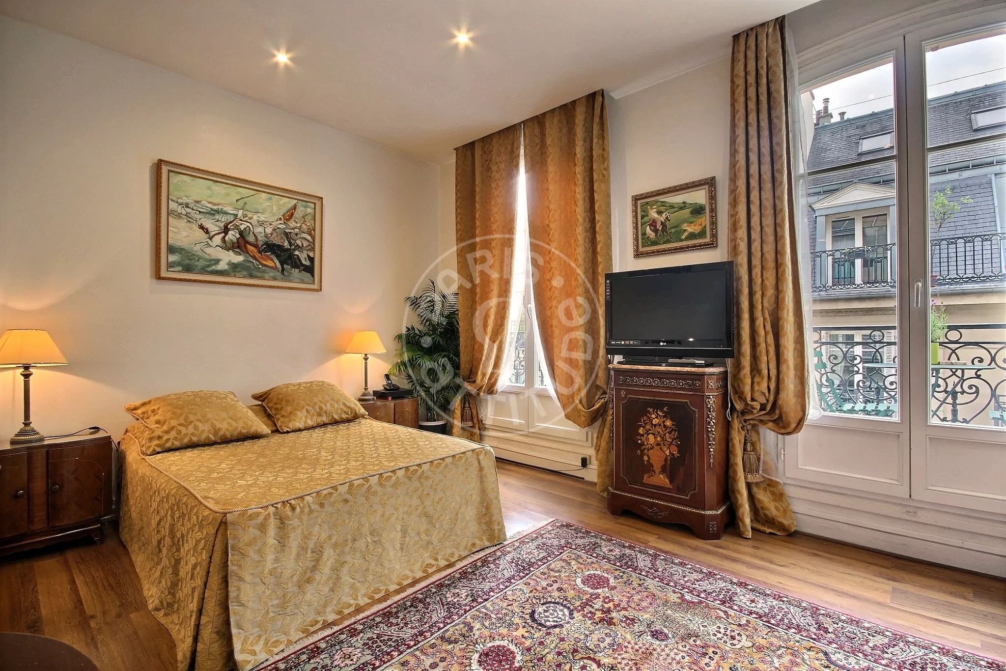 Appartement Rue du Colisée à Paris