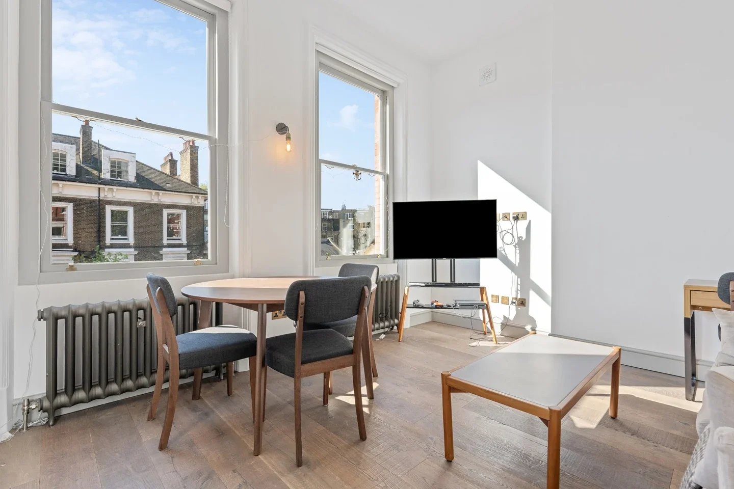 Flat Bramham Gardens in Greater London