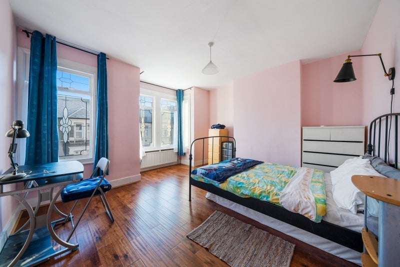 Room Chandler Avenue in Greater London