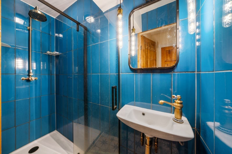 Room Chandler Avenue in Greater London