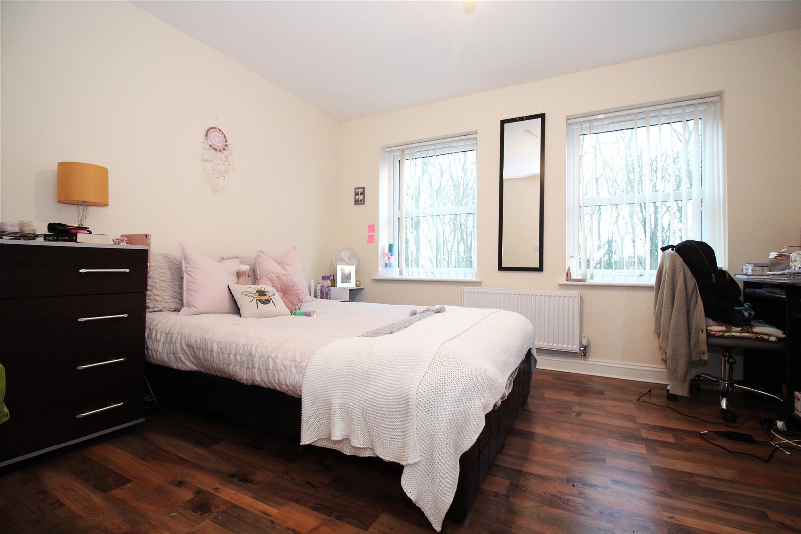 Flat Blue Fox Close in Leicester