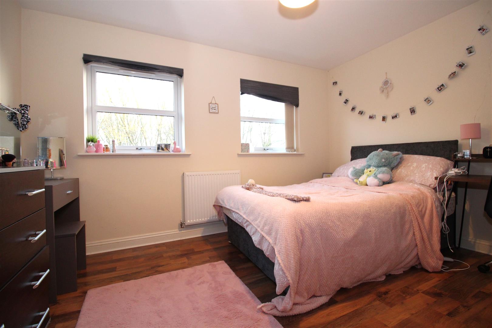 Flat Blue Fox Close in Leicester