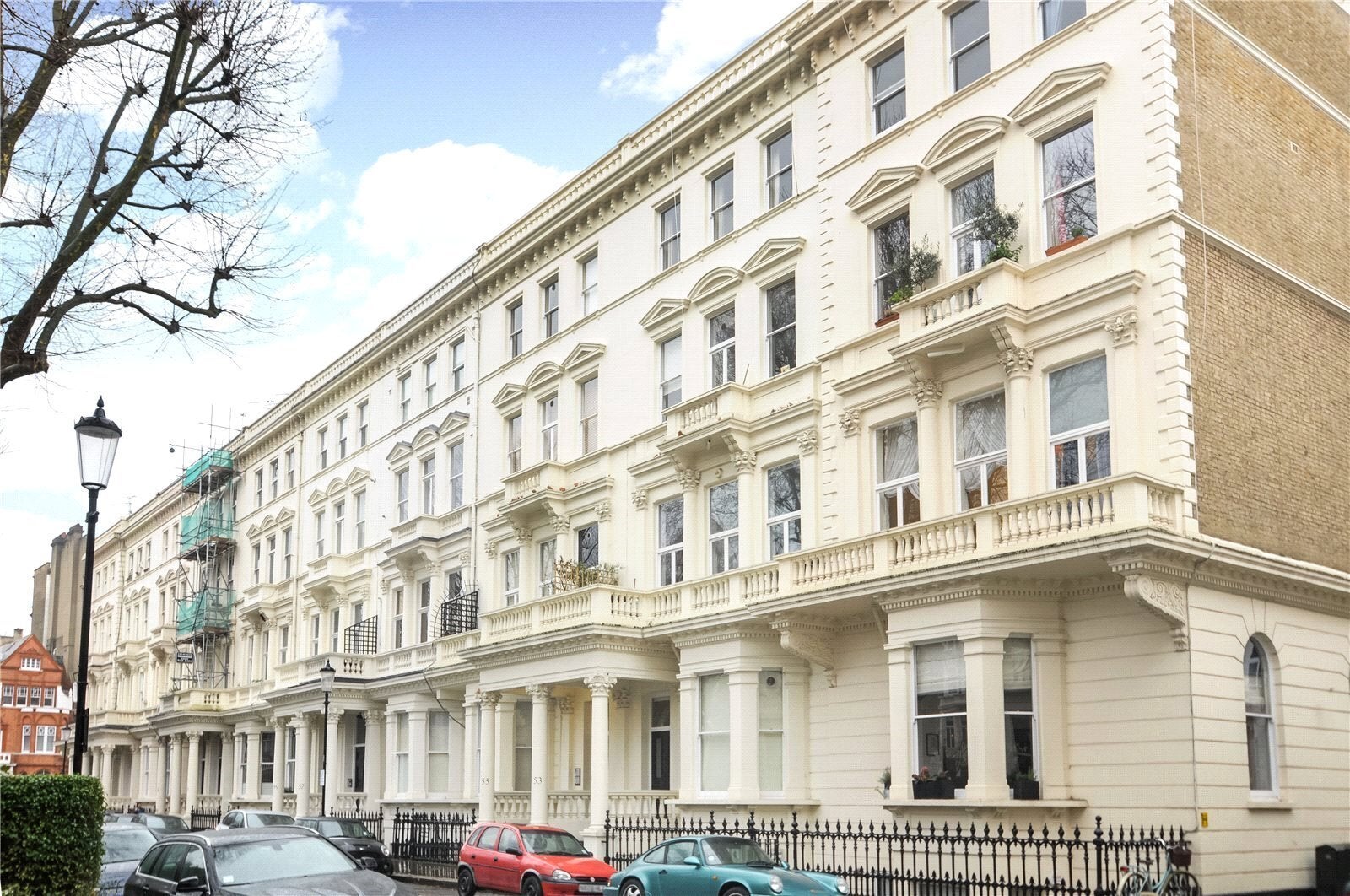 Flat Earl's Court Square in Greater London