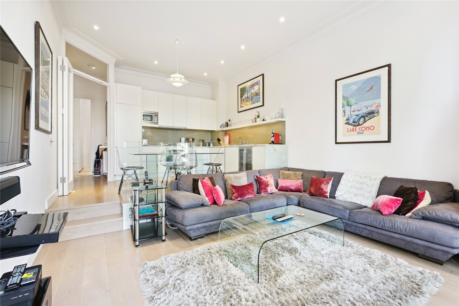Flat Earl's Court Square in Greater London