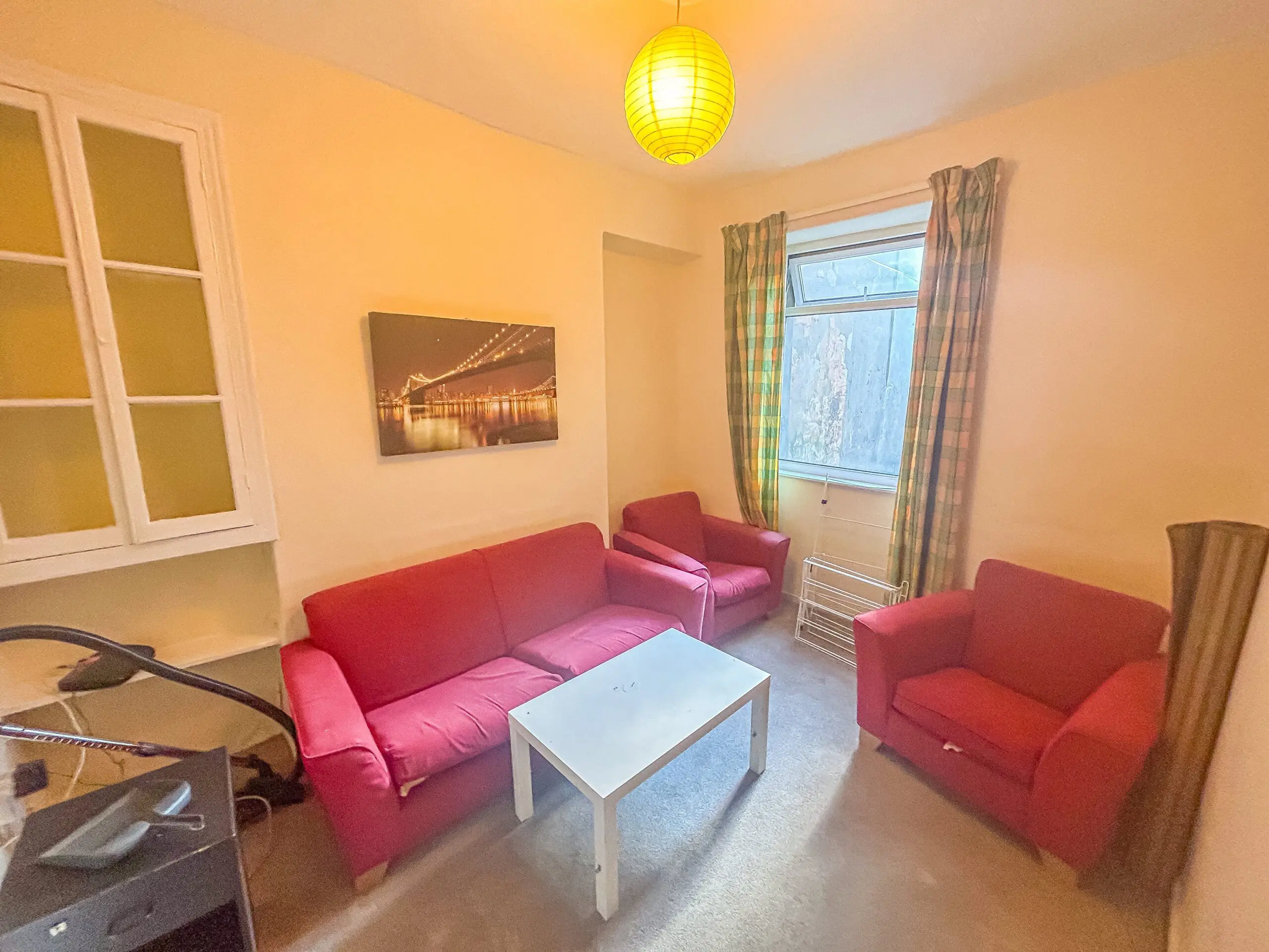 Flat Stow Hill in Pontypridd
