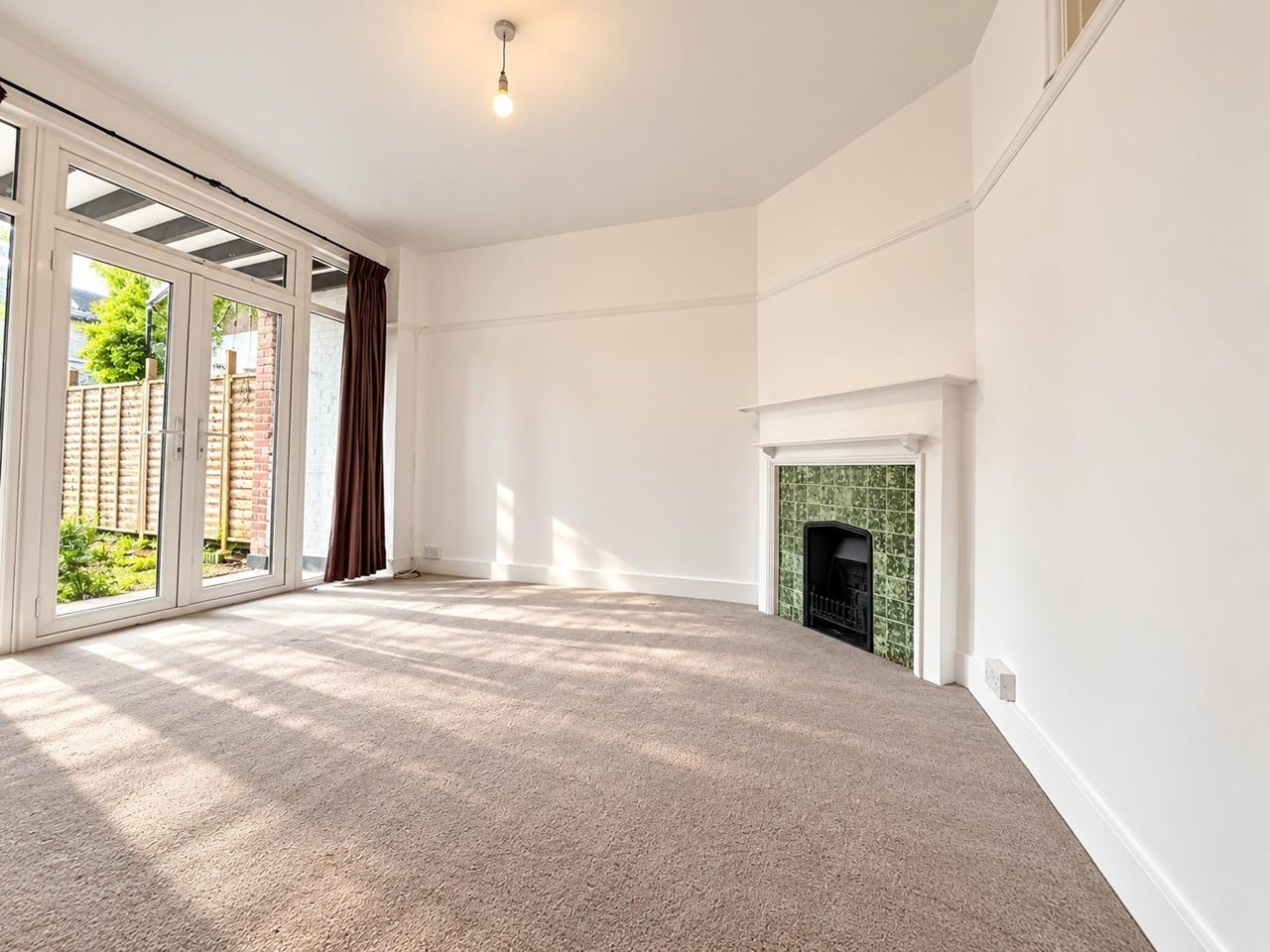 Flat Radbourne Avenue in Greater London