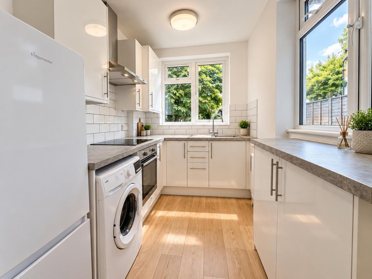 Flat Radbourne Avenue in Greater London