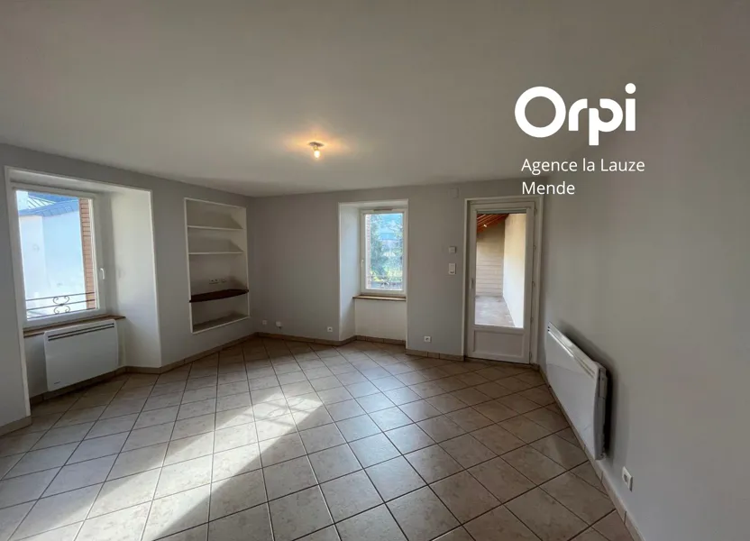 Flat Place Charles de Gaulle in Mende