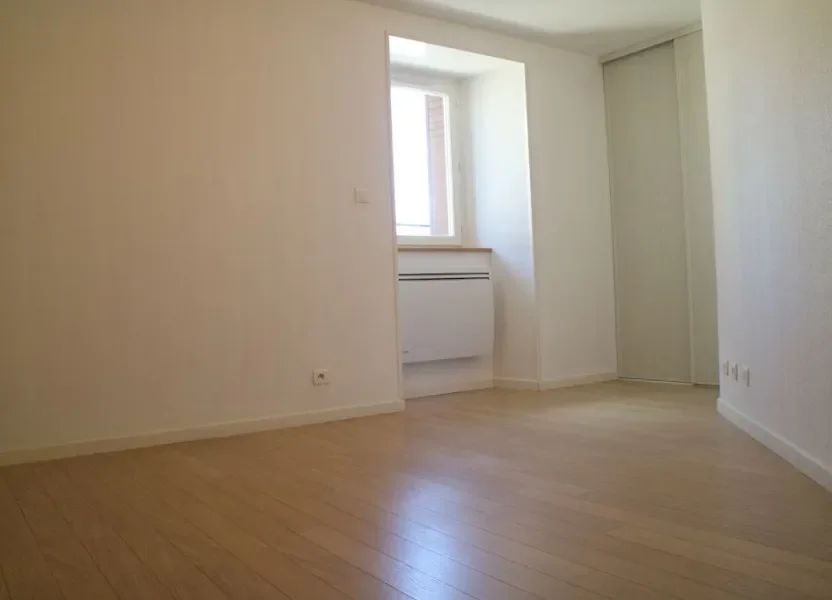 Flat Place Charles de Gaulle in Mende
